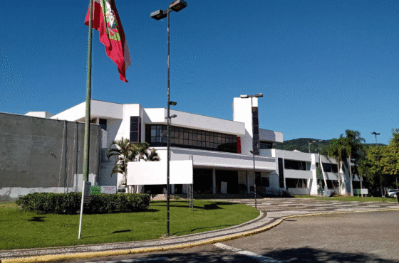 Competências e atribuições da InvestSC (Lei nº 15.500)